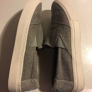 toms luca slip on casual shoe